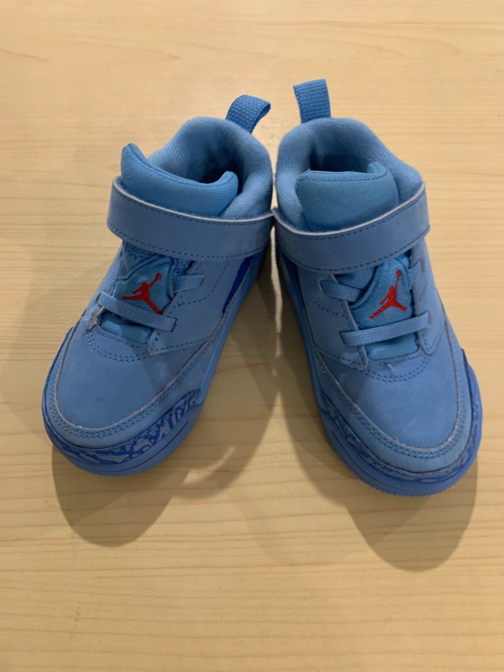 Jordan Kids Light Blue Velcro Sneakers 
Worn maybe twice